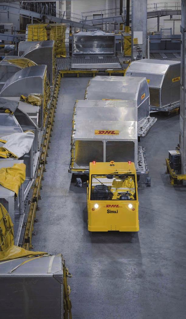 28 TOYOTA MATERIAL HANDLING KÖNNYŰ ÉS NEHÉZ TERHEK MOZGATÁSÁRA ALKALMAS, KEZELŐÜLÉSSEL ELLÁTOTT, LEVEGŐS ABRONCSOKKAL RENDELKEZŐ VONTATÓTARGONCÁK 29 SIMAI 4 KEREKŰ SOROZAT Az elektromos