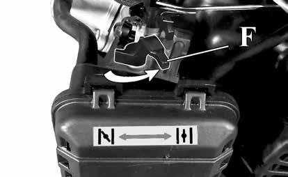 41 42 Magyar Suomi Latviski A MOTOR LEÁLLÍTÁSA - SZÁLLÍTÁS MOOTTORIN SAMMUTTAMINEN - KULJETUS DZINĒJA APSTĀDINĀŠANA - PĀRVIETOŠANA 32 OLVASSA EL FIGYELMESEN A MOTOR ÚTMUTATÓJÁT IS.