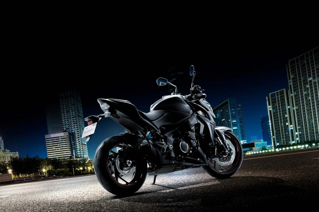 Nyers agresszió A GSX-S1000-ről sugárzik a vadság, keménység és agresszivitás - miközben a motorosnak minden helyzetben kényelmet biztosít. A gép formája egy prédájára leső vadállathoz hasonlít.