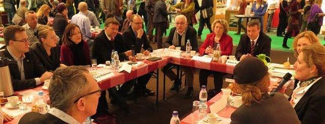 Seite 3 Impressionen von der Grüne Woche &ƺ ƌŵŝđśăůɛɛƚğůůǀ ĞƌƚƌĞƚĞŶĚĞŶĂŐƌĂƌƉŽůŝƟƐĐŚĞŶ^ƉƌĞĐŚĞƌĚĞƌ^W