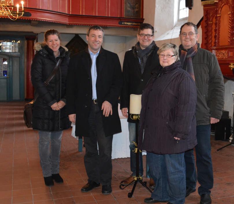Gespräch mit dem Kirchenrat in Groß-Midlum Auf Einladung des Kirchenrates war ich zu Gast in der Kirche im Ortsteil Groß-Midlum in der Gemeinde Hinte. Erbaut wurde die Kirche Ende des 13.