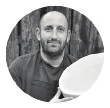 BJC BISZTRO BÓDI LÁSZLÓ KONYHAFŐNÖK HEAD CHEF A lendületességéről és korát meghazudtoló szigorú precizitásáról is ismert Bódi László korábban a Hold utcai Séf utcájában gyakorolta mesterségét.