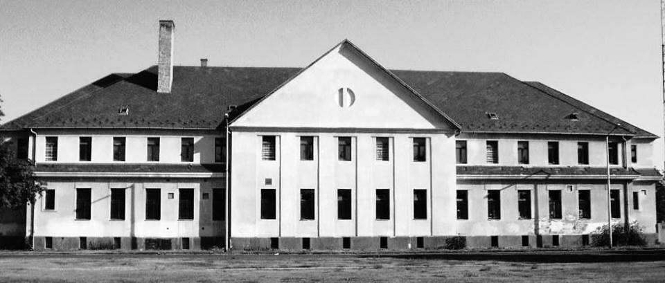Engem, egy fotó alapján ítéltek el Fehér Jánosnak hívnak, Mosonmagyaróváron születtem 1940. szeptember 18-án. 1956-ban, tizenhat évesen a Vasipari KTSZ-ben dolgoztam inasként.