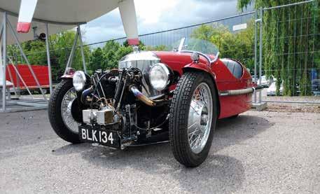 Auto Union, Morgan, Aston Martin, Ferrari és más-más különleges márka képviselőit is felleltük.