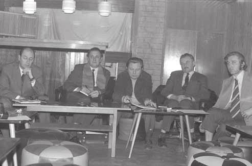 9. kép. Az Erdészeti és Faipari Egyetem oktatói a Pinceklubban - Balról Rónai Ferenc, Tihanyi Zoltán, Dobos Tibor, Káldy József, Marosvölgyi Béla.