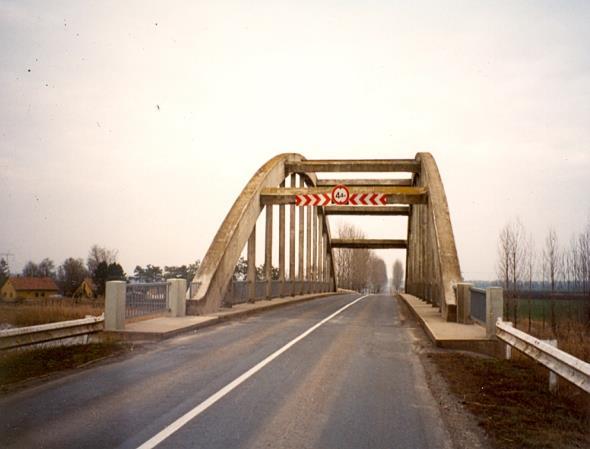 A Magyar Hídgazdálkodási Rendszer mérföldkövei 1945-55: A hidak újjáépítésétől a tudatos hídkorszerűsítési programig 1956 Hídvizsgálat 1955-70: Kishidak hálózati szempontú korszerűsítése