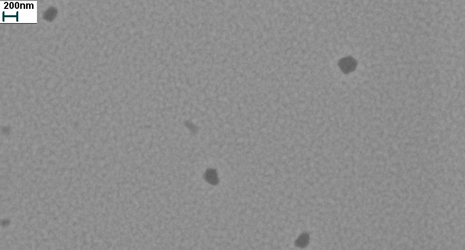 3.36. ábra. A nem-implantált Si(111)/Fe/Ag/Si minta SEM-képe. 3.37. ábra. 3 10 15 atom/cm 2 dózissal implantált minta.