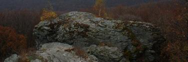 Sólyom-bérci panoráma Nagy-Péter-mennykő Ha már az országos Kéktúrán járunk, nem szabad kihagyni ezt a csodálatos panorámát sem. Nevét a nyári viharok idején gyakori villámcsapásokról kapta.