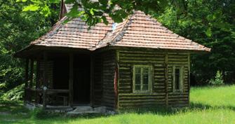 Sólyom-bérc A Zempléni-hegység számos sziklaalakzatainak egyike, amelyet a Mlaka-rétről érhetünk el. Csodálatos panorámája nyugat felé nyílik, amelynek közepében a regéci vár található. Tudtad?