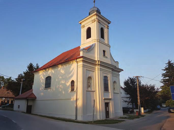 Elkészült a katolikus templom külső felújítása Két sikeres pályázatnak köszönhetően elkészült a katolikus templom felújítása.