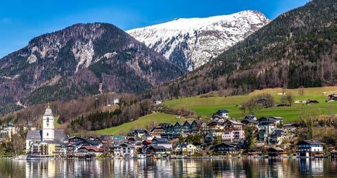 letekinteni a bájos Hallstattra, majd a tóparton állva gyönyörködni az alpesi hegycsúcsok látványában: ez Salzkammergut. Huzián Péter Gimnáziumi tanár és idegenvezető I N T E N Z 1.