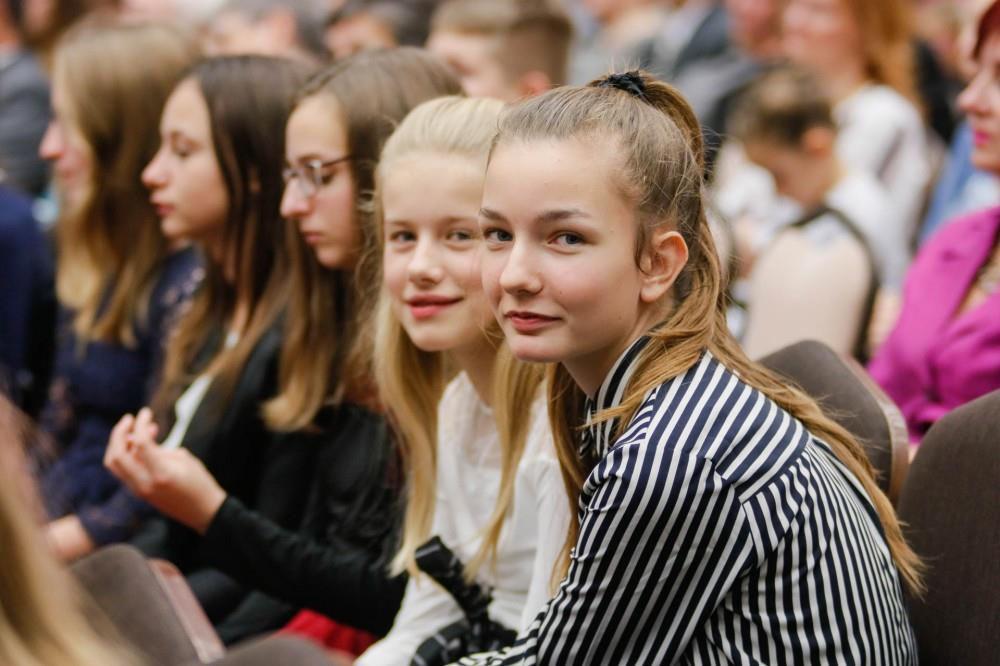 Fotó: Zele Tímea 2018. év Felkészítő Pedagógusa Szentesi Mária, a Dózsa György Tagiskola történelem-ének szakos pedagógusa.