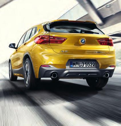 AZ ÚJ BMW X2. A BMW legkisebb terepkupéja az ikonikus és divatépítő stílusjegyek izgalmas elegyével gurul be az aktív életmódot folytató nagyvárosi fiatalok érdeklődési körébe.