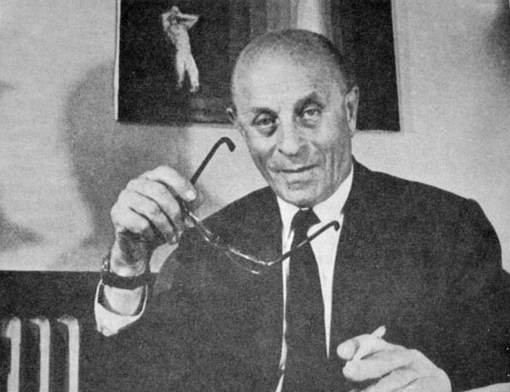 nevét és