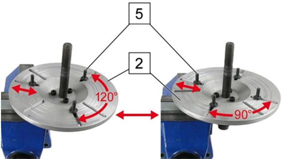 Az összes felfogó csapot (5) úgy pozícionálja a felfogó tányérba (2), hogy a kuplungtárcsa síkban feküdjön fel a felfogócsapokra. 5.