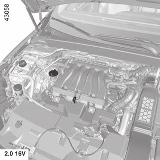 MOTOROLAJSZINT: utántöltés, feltöltés (3/4) 1 1 2 2 Pótlás - feltöltés A jármű legyen vízszintes talajon, álló és hideg motorral (például az aznapi első elindulás előtt).