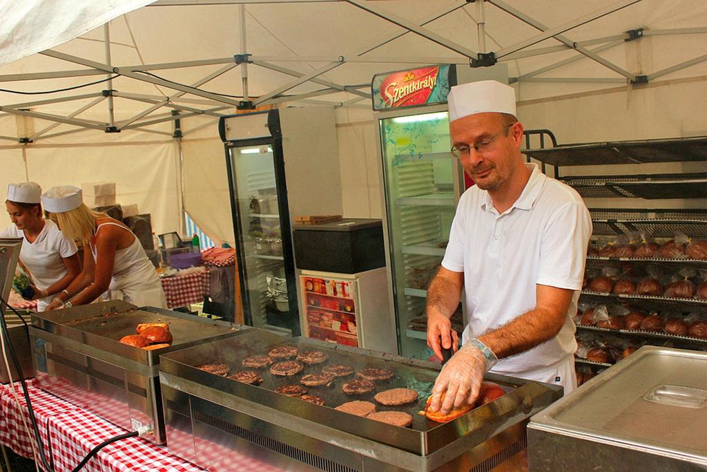 Az erdészeti/vadászati témájú műsorok kulturális programokkal való ötvözése a leghatékonyabb módja annak, hogy a látogatók bepillantást kapjanak a korábban számukra ismeretlen műfajokba, attrakciókba