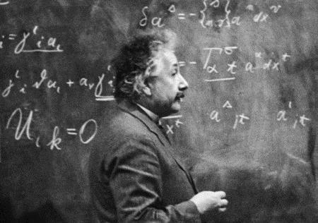 görbültségét leíró Einstein-tenzort