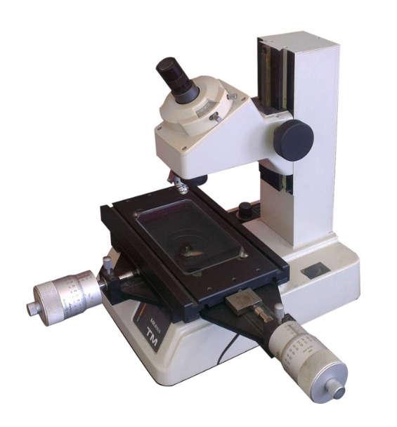 7.9. Mérőmikroszkóp (6) A mikroszkóp egy összetett optikai rendszer, amely két gyűjtőlencse-rendszer segítségével kisméretű tárgyak jelentősen nagyított, fordított állású látszólagos képét állítja