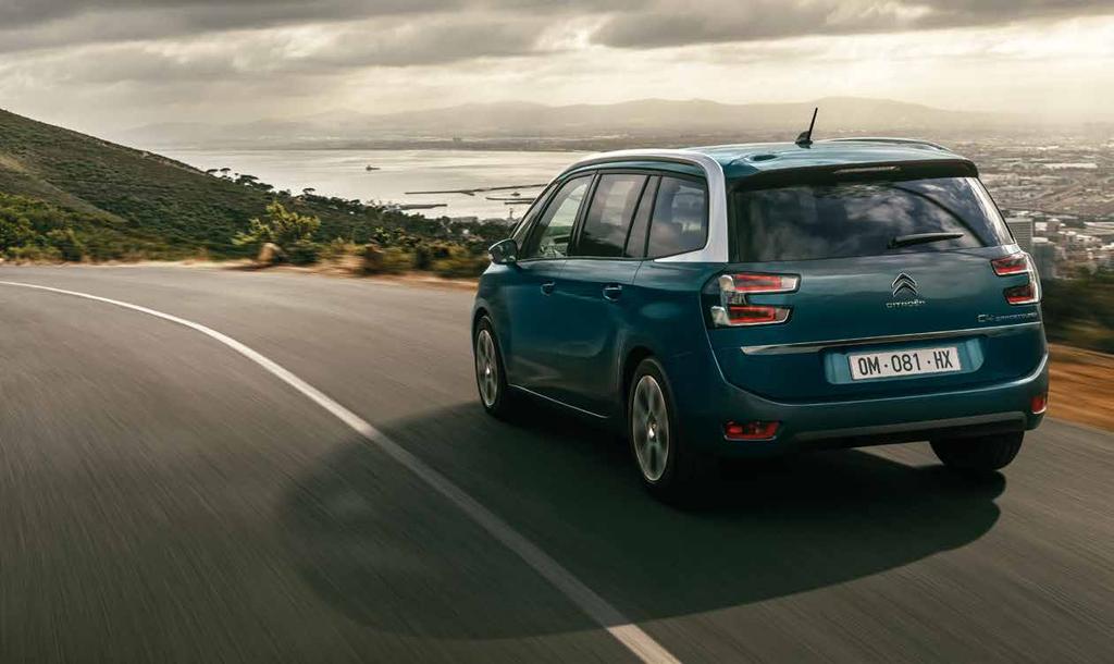 HATÉKONY MOTOROK FEJLETT TECHNOLÓGIÁVAL Legyen szó benzines, vagy dízelmotorokról, az agilis és stabil útfekvésű Citroën C4 SpaceTourer és Grand C4 SpaceTourer kiváló teljesítményt nyújt.