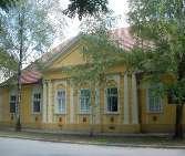 Klébersberg Kunó által 1924-ben építtetett tanyasi iskola volt. Ma vadászház.