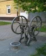 Ártézi kút.  kutak egyike. 57. Dózsa Honvéd u. kereszteződése 2161 hrsz.