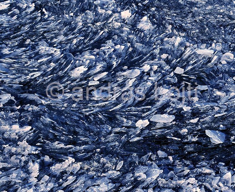JÉGTORLÓDÁS/ ICE