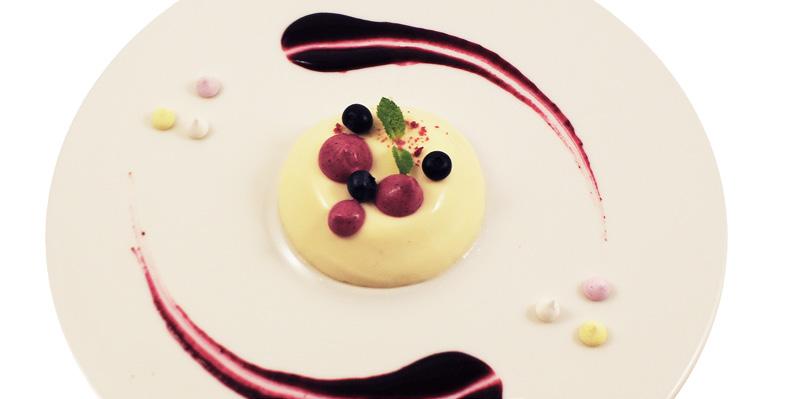 Panna Cotta feketeribiszkével Panna Cotta Nonna Anita Panna Cotta krémpor 120 g Naarmann tejszín 35,1% UHT 715 g Tej 2,8% 70 g Feketeribizli mousse Léonce Blanc fagyasztott feketeribizli püré 89,3%