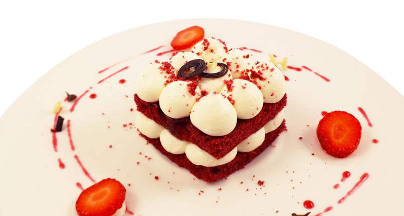 Love Cake Piskóta Babbi Red Velvet sütemény alap 400 g Vaj 140 g Eurovo vegyes tojáslé 200 g Babbi Eper variegato 30 g Mascarpone krém Mascarpone sajt 1500 g Joghurt 3,5% 300 g Porcukor 150 g