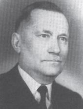 Számos portrét (Svéd Sándor, Korányi Frigyes) és plakettet (Hubay Jenő, Vámbéri Ármin) mintázott. Eötvös Loránd és Jedlik Ányos mellszobrát Szegeden állították fel.
