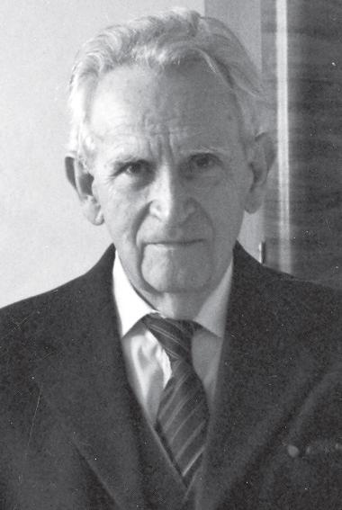 ) Amatőr színjátszó, rendező, művelődésszervező, költő. Városi, járási, megyei, majd országos versmondó versenyek díjazottja. A balassagyarmati Mikszáth Kálmán Művelődési Központban volt népművelő.