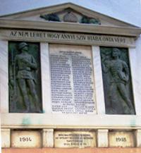 1896-ban belépett az Ellenzéki Népkörbe. 1896 97-ben a Balassagyarmati Takarékpénztár aligazgatója, majd igazgatója lett.