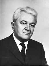 alakítása gyorsforgalmi utakon (Bp., 1963); Útívkitűző zsebkönyv (Bp., 1963 64); Vágánykapcsolások és vasúti állomások (Bp.,1966); Vasútállomások és pályaudvarok tervezése (Bp.