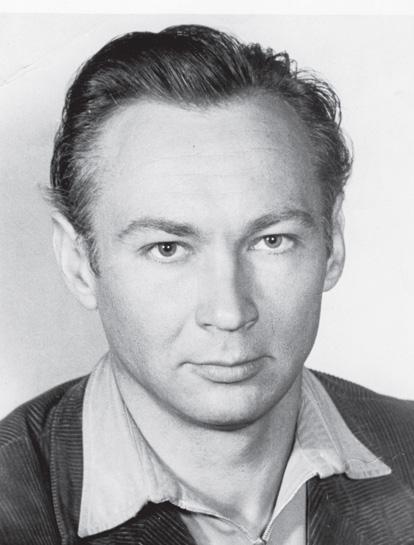 szervezte a falu közművelődését. 1966-tól művelődési felügyelőként irányította Balassagyarmat szellemi, művészeti életét. 1972-től 1988-ig a Madách Imre Városi Könyvtár igazgatói posztját töltötte be.
