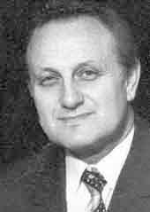 febr. 2); Rédey Pál: Egy élet Madách vonzásában (Szabó József emlékezete) (Kisalföld 1986). D.: Nógrád Megye Madách Imre Díja (1983); Balassagyarmat díszpolgára (posztumus) (2003).