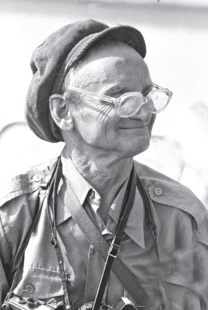 Vácz Béla (Alsópetény, 1912. febr. 10. Balassagyarmat, 1991. okt. 20.) Fotós, lokálpatrióta. A Honismereti Kör alapító tagja, a város jelensége, több ezer fénykép készítője.