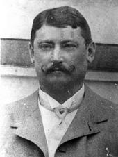 dományok doktorává avatták. Ezután Wlassics Gyula vallás- és közoktatási miniszter kinevezte a székesfővároshoz segéd-tanfelügyelőnek. 1902-ben Nagyszebenben lett tanfelügyelő, majd Temesvárott kir.