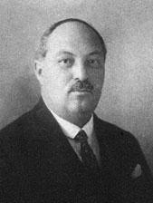 beosztottnak. 1914-ben hadba vonult, majd az oktatás munkájának zavartalan vitele miatt leszerelték. 1918 augusztusában került a Nógrád vármegyei Kir.