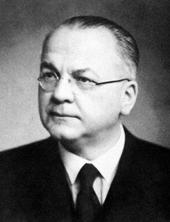 W Wälder Gyula (Szombathely, 1884. febr. 25. Budapest, 1944. jún. 10.) Építész, műegyetemi tanár, az MTA levelező tagja.