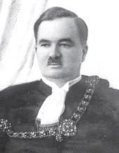 Az ötvenes években a pedagógiai pályán dolgozott. Az 1956-os forradalomban a polgári nemzetőrség parancsnoka volt. A forradalom után letartóztatták, meghurcolták, állásából elbocsátották.