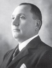 1925 1927 között a Balassagyarmati Állami Építészeti Hivatalnál volt műszaki rajzoló, majd egy magán cégnél Sátoraljaújhelyen; 1929 1930 között Balassagyarmaton a Papp és Balla építőmesterek cég