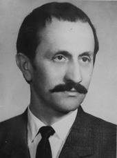 *] 1842. Balassagyarmat, 1916. okt. 5.) Nógrád megye főszolgabírója. Jogi tanulmányait Genfben végezte, bírósági pályára ment, de visszatért Balassagyarmatra árvaszéki ülnöknek.