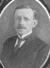 Háza, istállója volt a Csizmadia (ma Táncsics Mihály) utcában, három legénnyel dolgozott. Petrikné Kmetty Fúria Zoltán (Komlóskeresztes, 1895. ápr. 13. Balassagyarmat, 195