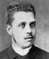 1910-ben Nógrád vármegye aljegyzője lett. 1912-ben Balassagyarmatra költöztek. Az első világháború után vármegyei másodfőjegyzőnek nevezték ki.