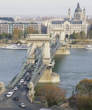 Konferenciabeszélgetés Virág úr egy nemzetközi cégnél dolgozik Budapesten, amelynek Abu-Dzabiban és Buenos Airesben is vannak