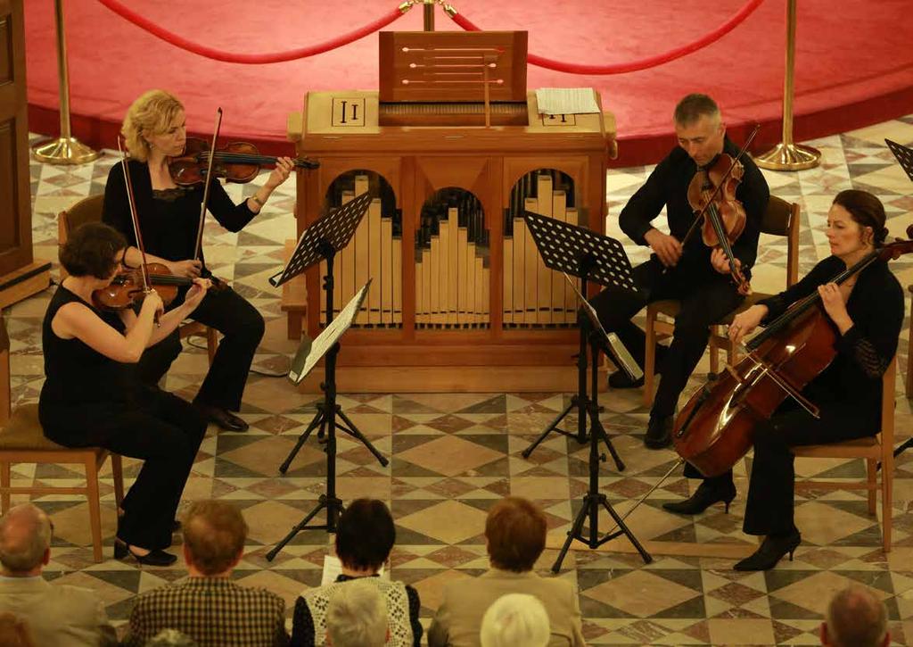 A MŰHELYTŐL A SZÍNPADIG Harmónia Vonósnégyes Moderátor: Hóbárné Büttner Orsolya A Harmónia Vonósnégyes interaktív hangszerbemutatóján a gyerekek végigkísérhetik a vonós hangszerek útját A műhelytől a