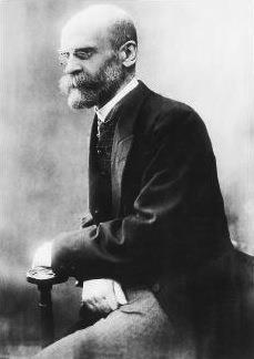 Émile Durkheim (1858 1917, francia zsidó családból) A vallás mint társadalmi jelenség A vallás mint a társadalom tagjainak viselkedési mintája.