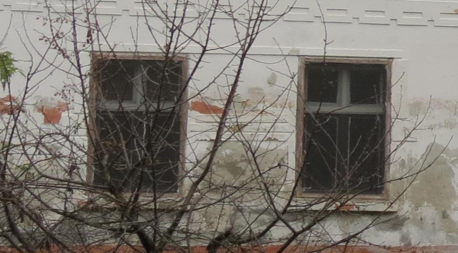 ) Osztott