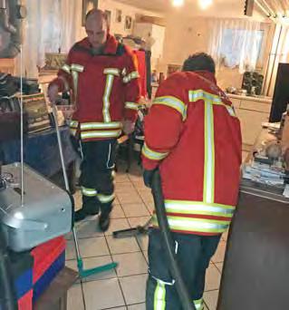 9 15. Freiwillige Feuerwehr Die Feuerwehr Hülben hat in der