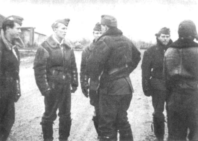 Magyar vadászpilóták, balról: Mátyás őrmester, v.